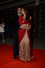 Kajol, Shahrukh Khan at the red carpet of Stardust awards on 21st Dec 2015